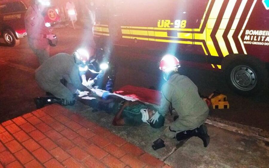 Cães soltos nas ruas causam acidente em Coxim