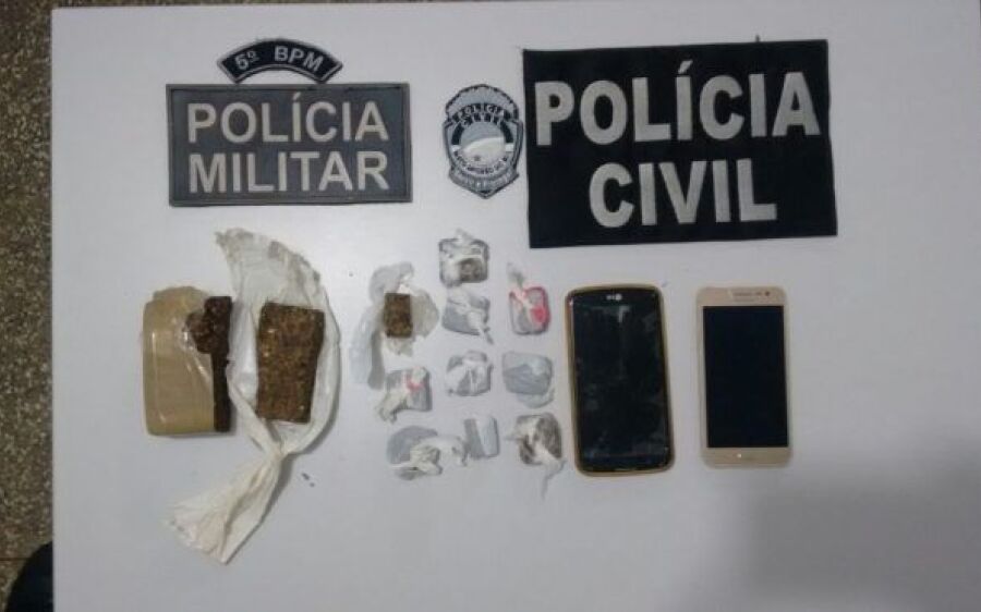  PM com apoio da PC prende um jovem e um adolescente por tráfico de drogas.