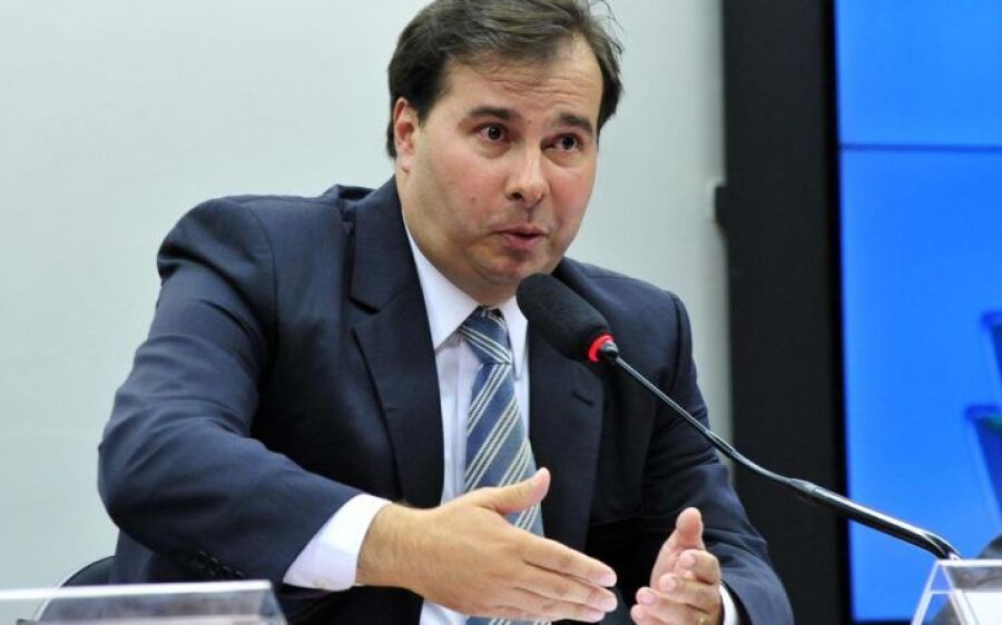 Maia sinaliza que pode deixar reforma da previdência como 
