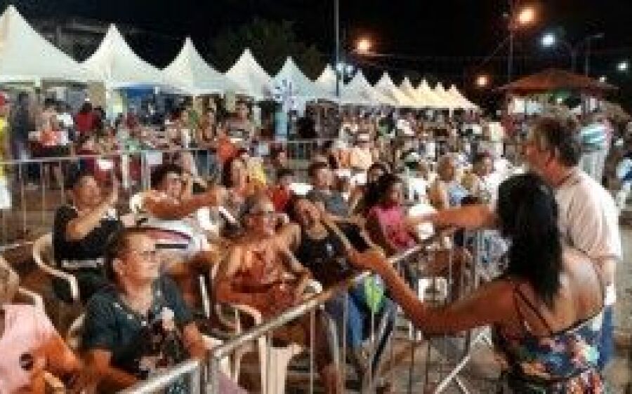 Prefeito de Ladário manda retirar comida do camarote e servir os idosos no Carnaval