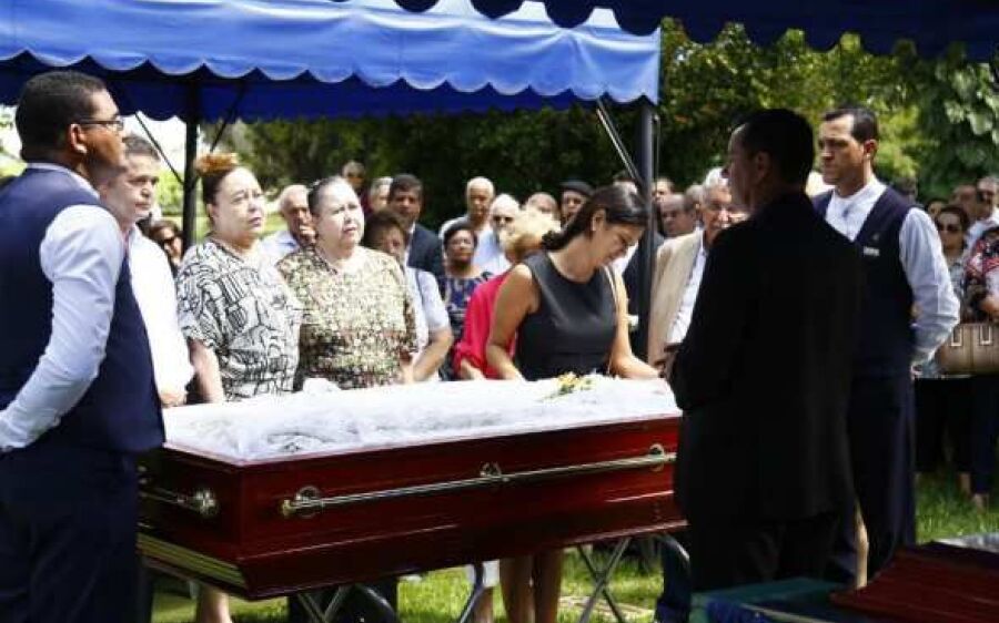 Em cerimônia reservada, familiares e amigos dão último adeus a Wilson Barbosa Martins