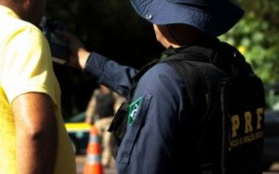 Com 4,5 mil flagrados dirigindo acima da velocidade, PRF multa 145 por hora