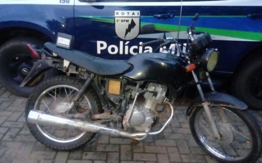 Policiais militares de Coxim recuperam motocicleta furtada