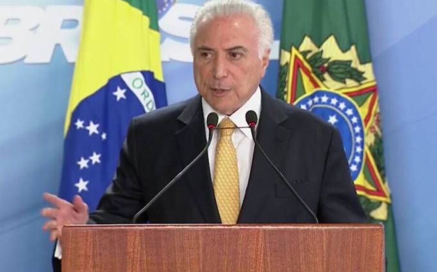 ‘Desordem é a pior das guerras’, diz Temer ao assinar intervenção