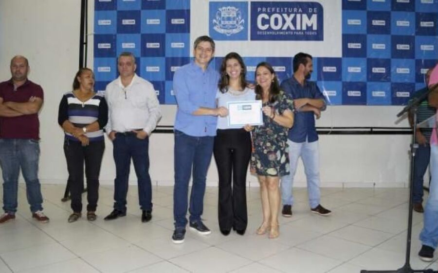 Prefeito Aluizio empossa mais 127 novos servidores e diretores de escola