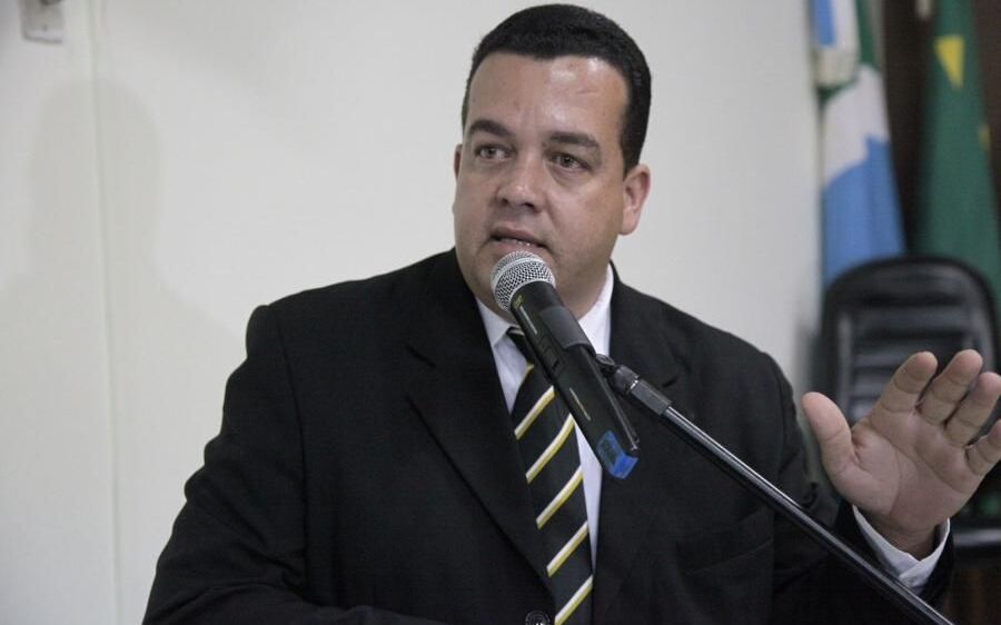 Ao abrir ano legislativo, Ezequiel pede que prefeito de atenção a vereadores