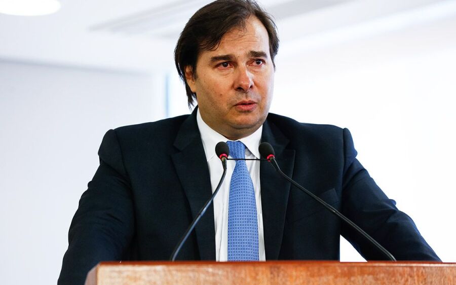 Maia avisa governo que não colocará em votação itens da reforma da Previdência por projeto de lei