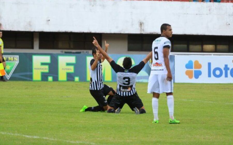 Operário vence Novo por 2 a 1, volta a liderança e garante vaga na 2ª fase