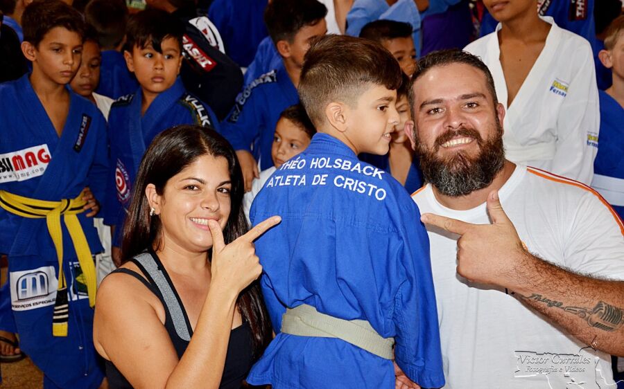 Família e amigos criam vaquinha On-line para ajudar o filho a  disputar o brasileiro de jiu-jitsu