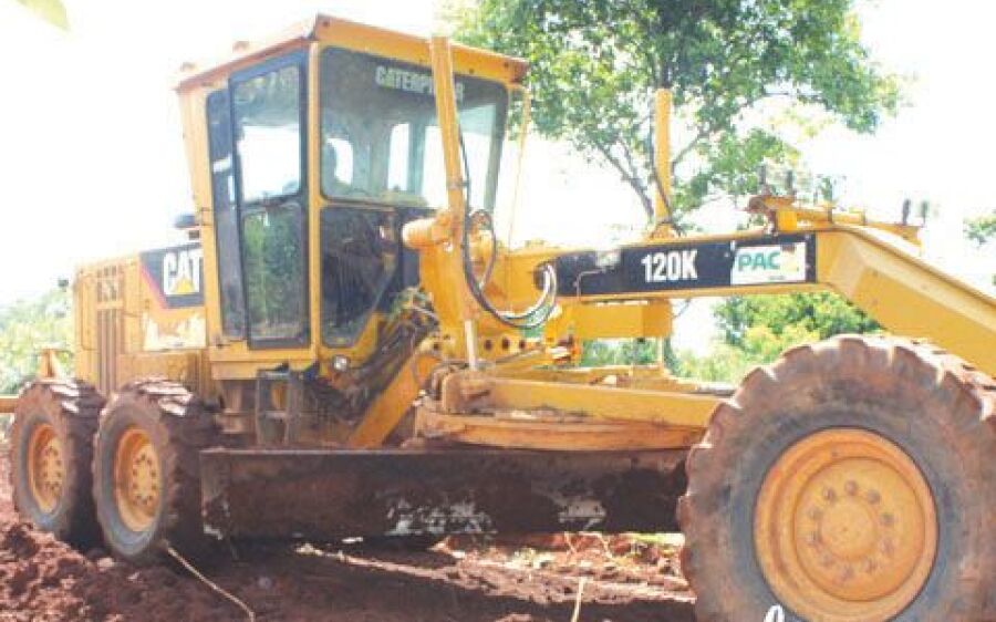 Prefeitura recupera ruas do bairro  Jardim Semírames durante a estiagem 