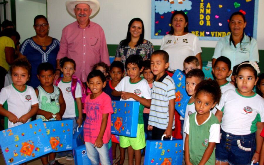 Alunos da  Educação Infantil  de Rio Verde  receberam a Maleta Educacional  