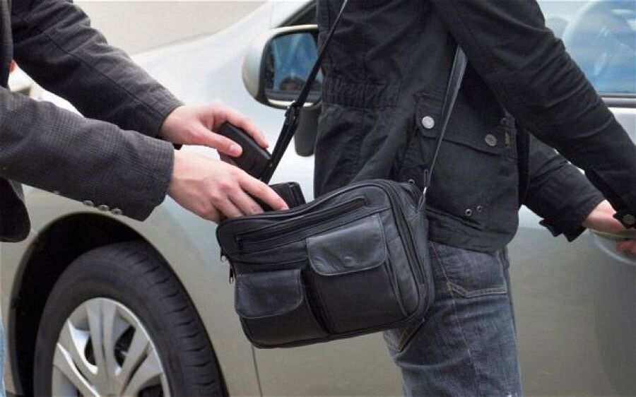 Mulher é presa em flagrante após furtar aparelho de celular