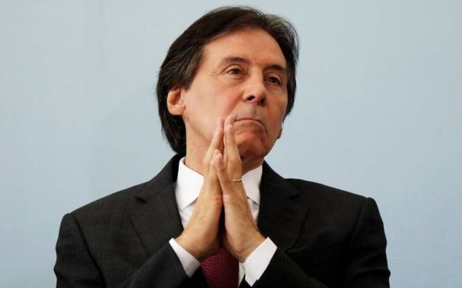 Presidente do Senado recebe recado assustador na porta de casa