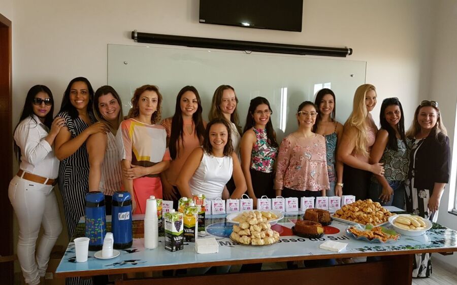 OAB de Coxim e CAAMS homenageia mulheres com café da manhã