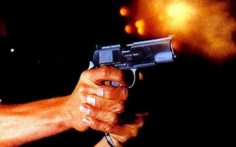 Aos 24 anos, rapaz é morto com cinco tiros em frente de casa na madrugada