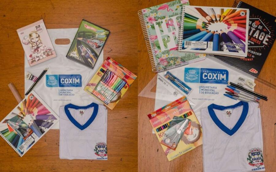 Prefeitura entrega kits  escolares a alunos da rede municipal de ensino