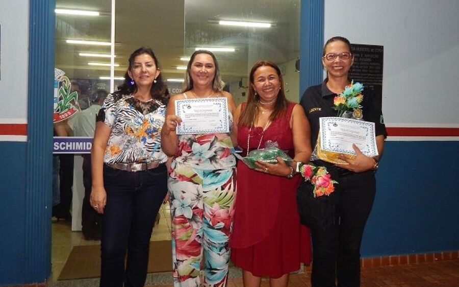 Lucia da AAVC concede homenagens às mulheres