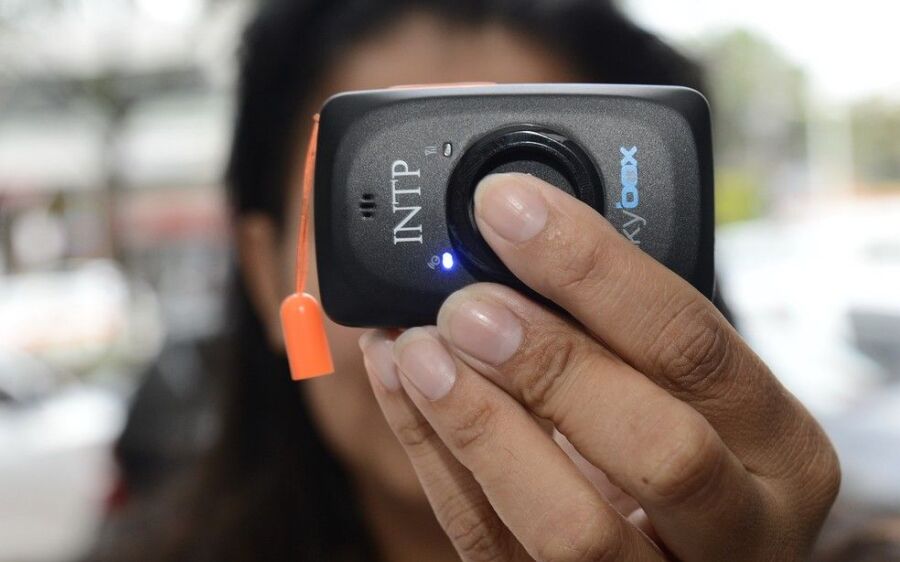 Projeto prevê botão de pânico para mulheres acionarem diretamente a polícia