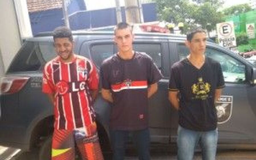 Polícia prende soldados do Exército por roubo de celular com arma de brinquedo