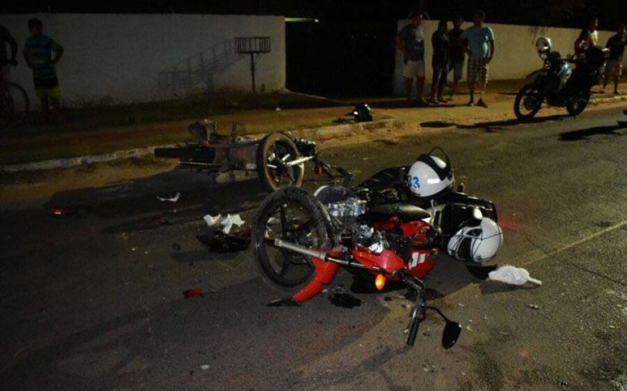 Colisão frontal de  motos em Coxim deixa 3 gravemente feridos