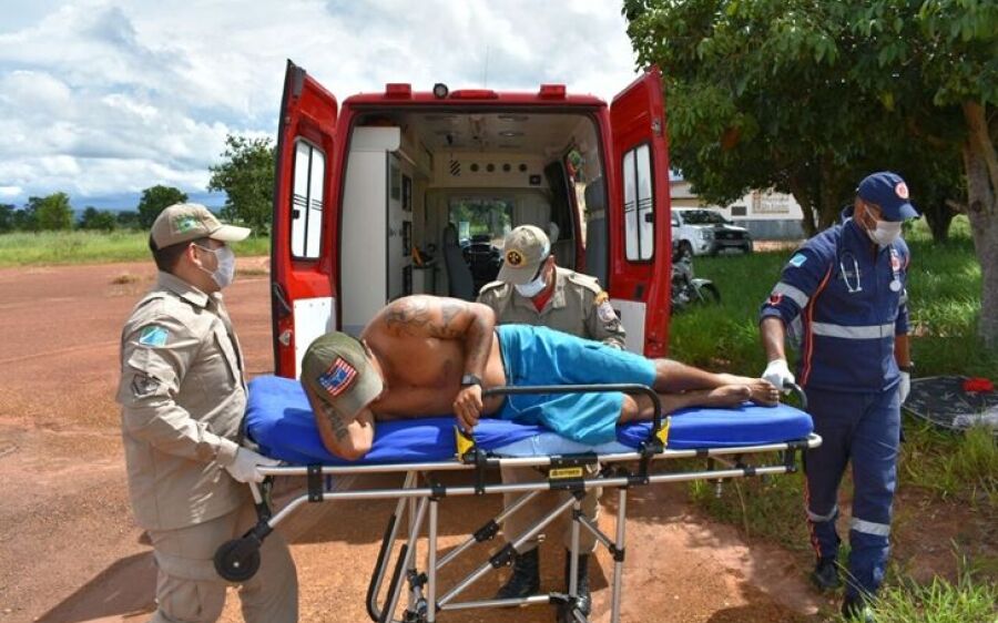 Trabalhador rural é socorrido após levar dois tiros