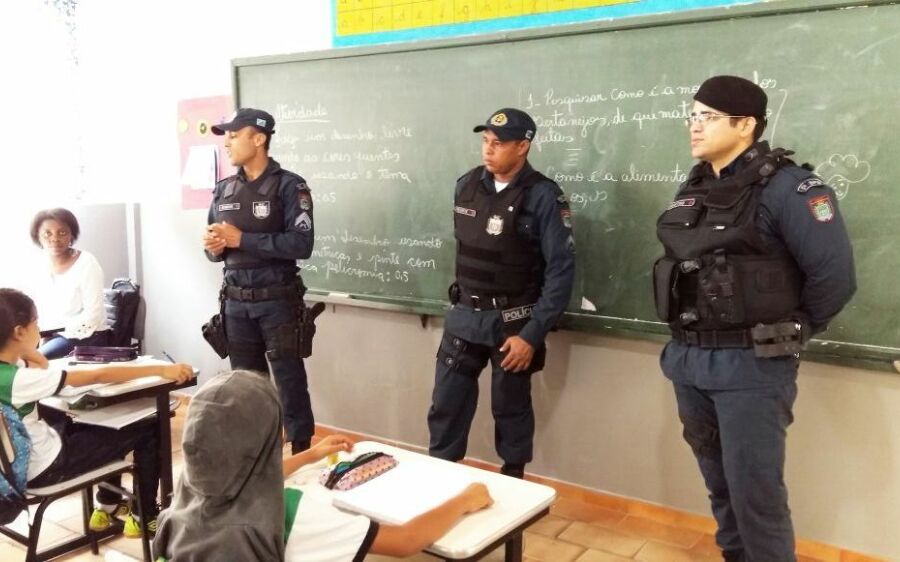Polícia militar inicia aulas do Proerd em Sonora 