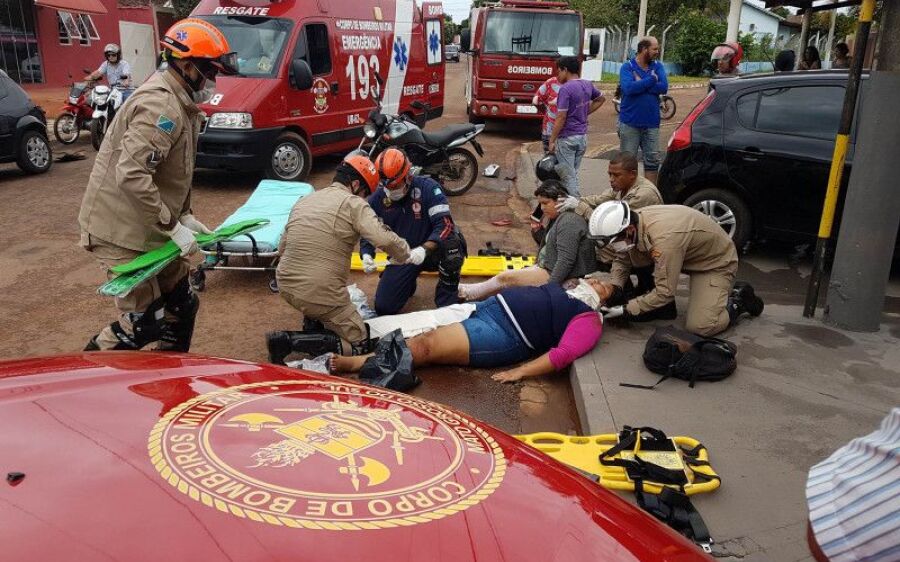Acadêmica tem perna dilacerada em acidente no bairro Senhor Divino