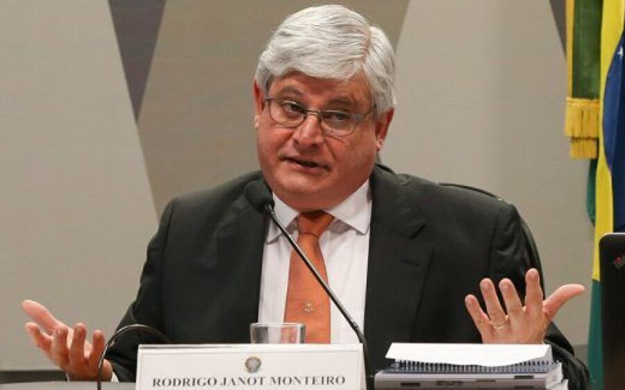 “Isso definitivamente não é bom”, diz Janot sobre  manifestações de generais