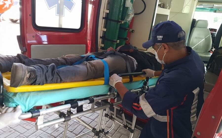 Idoso e dois jovens ficam feridos em colisão entre moto e bicicleta na BR-163 