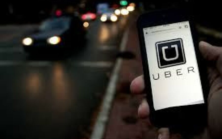 Amigos pegam Uber e são agredidos com socos pelo motorista