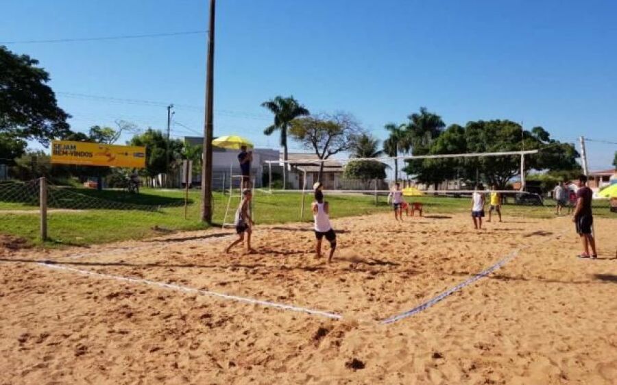População prestigia primeira etapa do Torneio Municipal de Vôlei de Areia