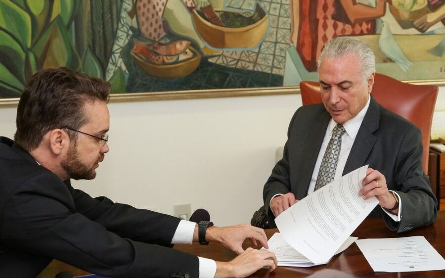Temer assina decreto que permite uso do FGTS para compra de órteses e próteses