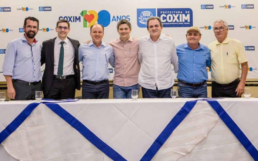 Aluizio e autoridades lançam cerca de  R$ 5 milhões em obras para Coxim