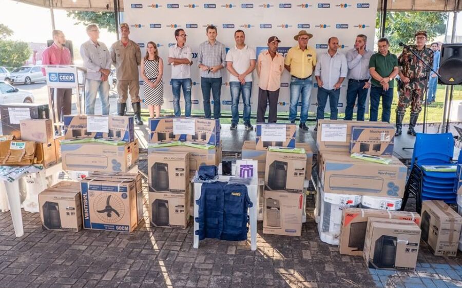 Aluizio São José entrega  equipamentos novos e três veículos 0km para a Saúde