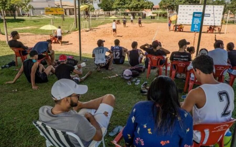 Segunda etapa do Torneio  Municipal de Vôlei de Areia agitou a Poliesportiva no domingo