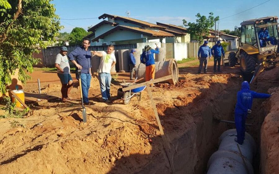 Vladimir Ferreira acompanha obras de Drenagem no Bairro Jorge Rith