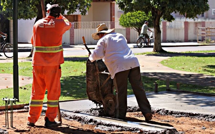 Academia ao ar livre começa a ser instalada no bairro nova Rio Verde