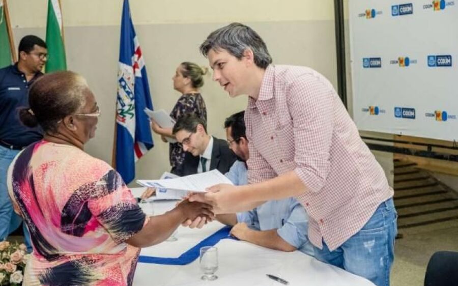 Prefeitura entrega títulos definitivos para famílias de Coxim