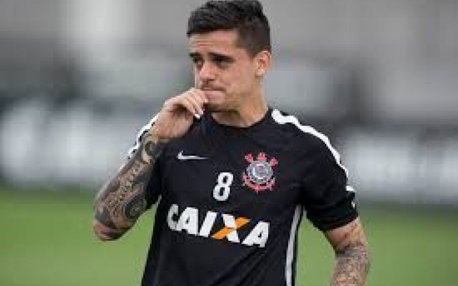 Exame aponta lesão, e Fagner pode desfalcar o Corinthians por até um mês