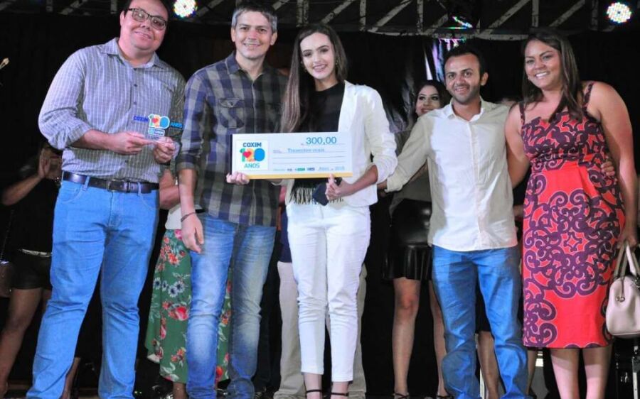 Lorea Matzalen, da escola Padre Nunes, é a grande vencedora do Festival Estudantil da Canção