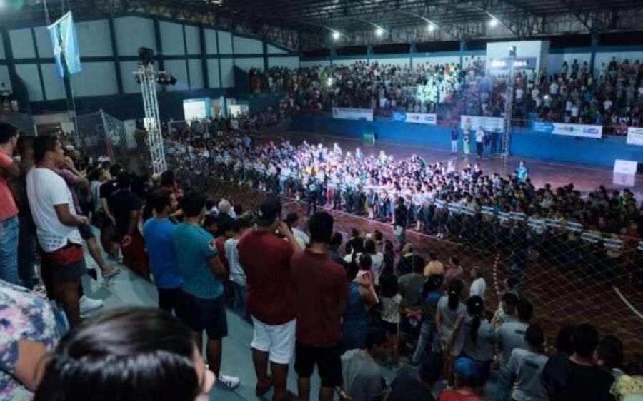 População lota ginásio para prestigiar  cerimônia de abertura dos Jogos