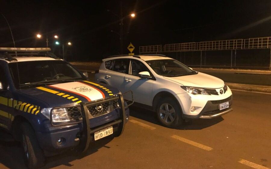 Sertanejo Thiago Brava era levado de MS para show no Paraguai em carro roubado, diz polícia