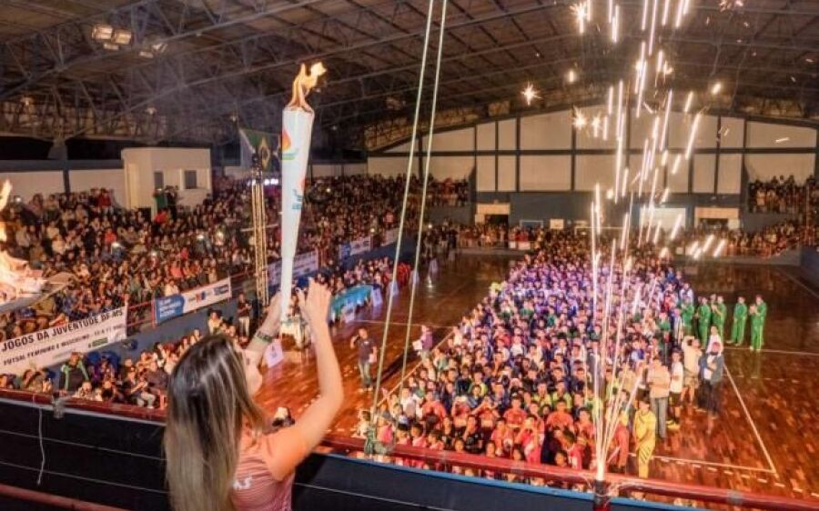 Em noite memorável,  população prestigia abertura dos Jogos da Juventude
