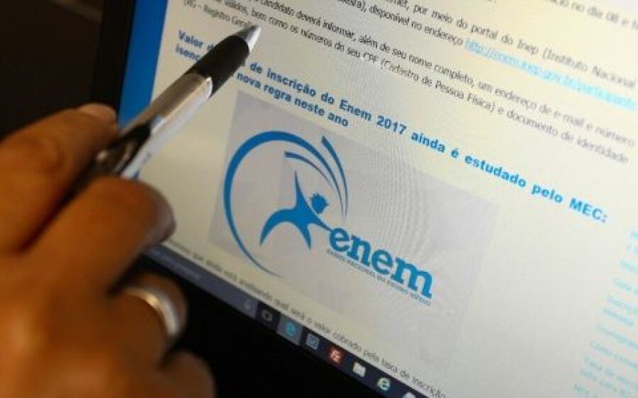 Travestis e transexuais podem solicitar uso do nome social