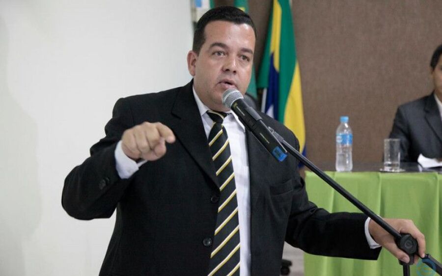 Prefeito cancela festa de aniversário, mas câmara mantém entregas de honrarias