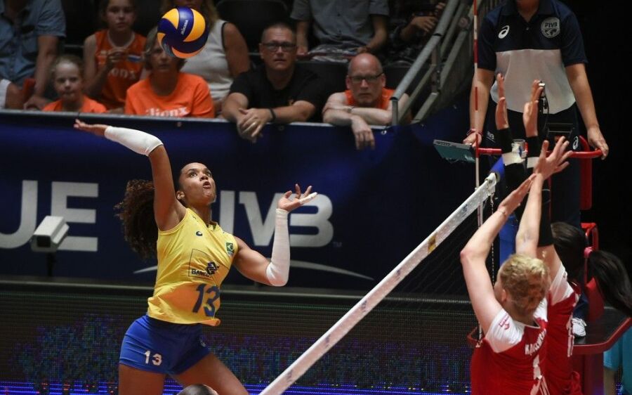 Seleção feminina supera Polônia e vence a sétima seguida na Liga das Nações