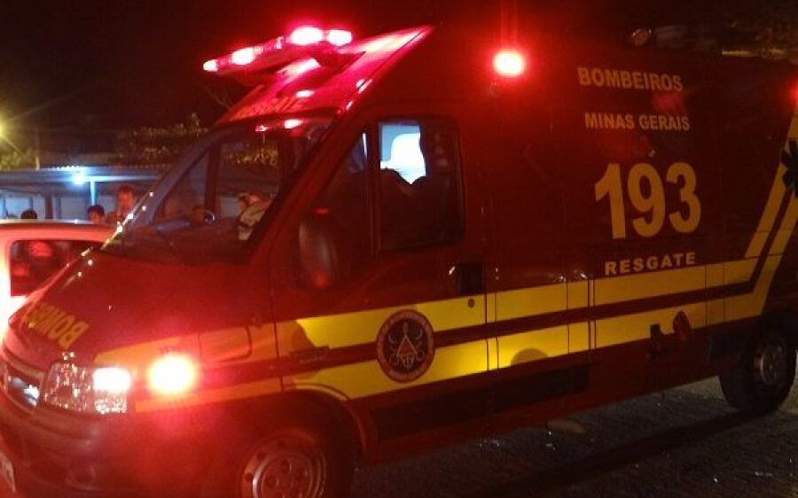 Acidente entre dois carros deixa três vítimas na BR-262