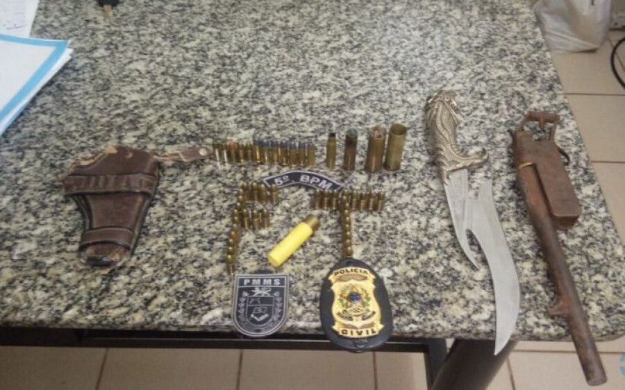 Arsenal na zona rural surpreende policiais
