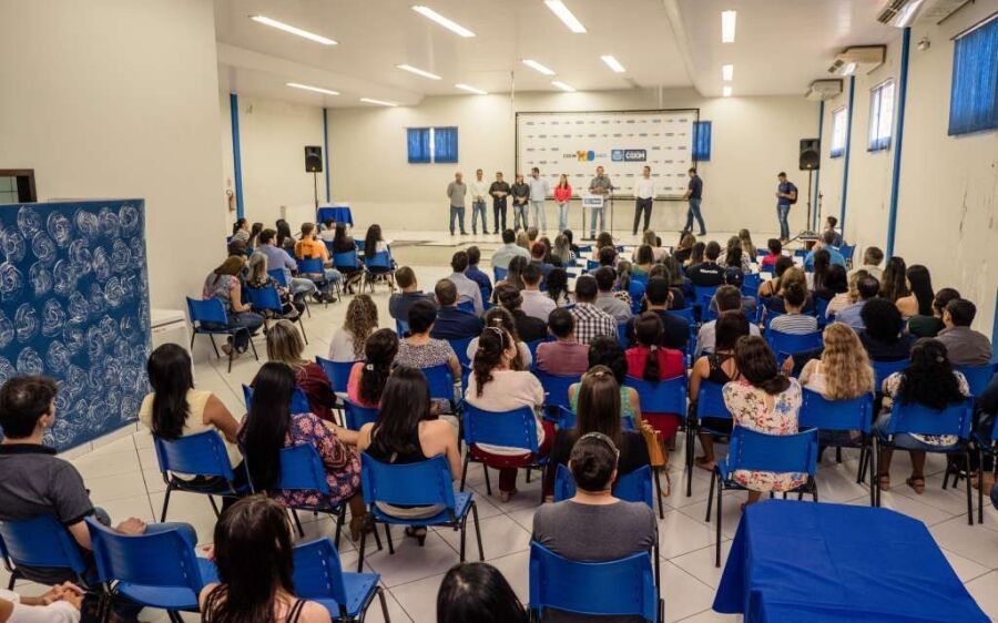 Prefeitura empossa 102 novos servidores  visando melhorar o atendimento à população