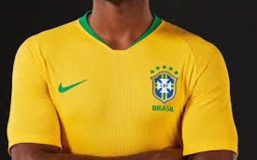 Camiseta da seleção é produto mais procurado para compra na internet